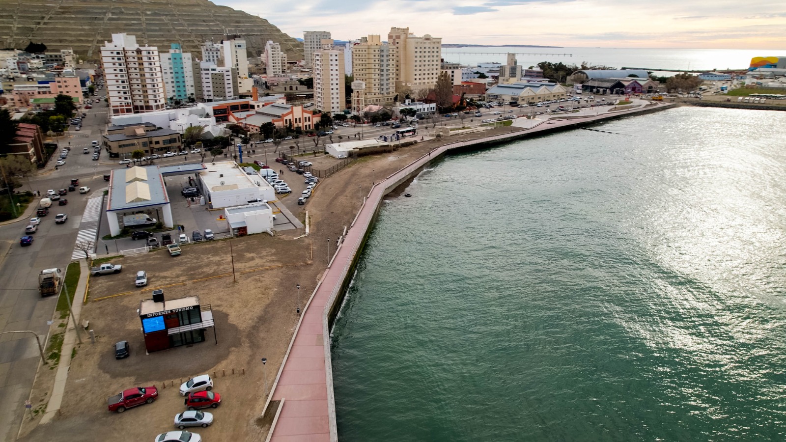 El Municipio pone en marcha un plan de embellecimiento y puesta en valor del Paseo Costero