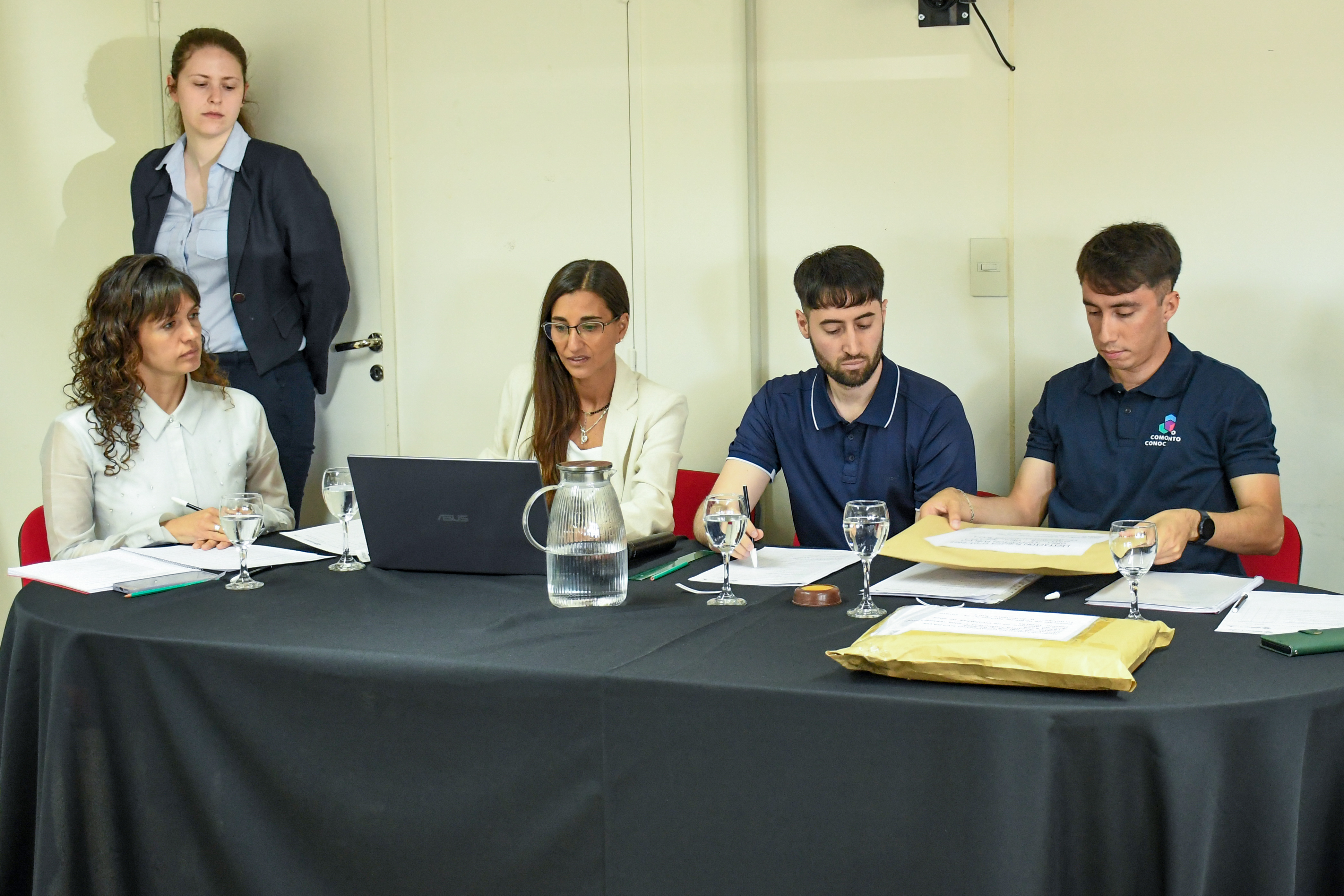 La apertura se llevó a cabo de cara a la terminación de la planta baja del edificio educativo, emplazado en el barrio Quirno Costa