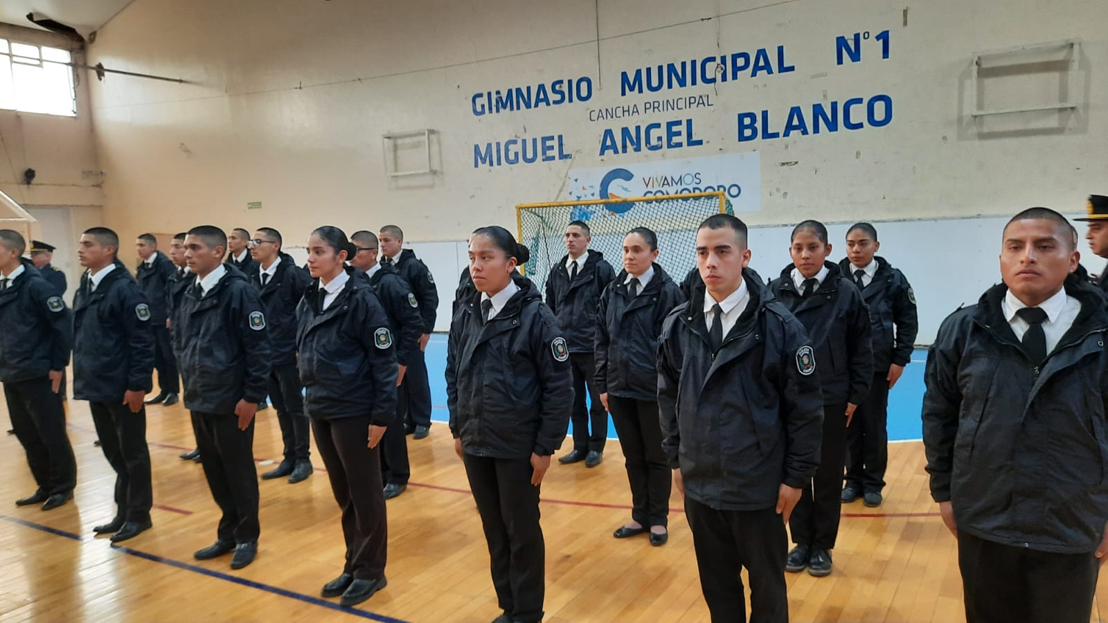81 aspirantes a cadetes del Instituto de Formación Superior Policial de Rawson realizaron el juramento a la Bandera Nacional