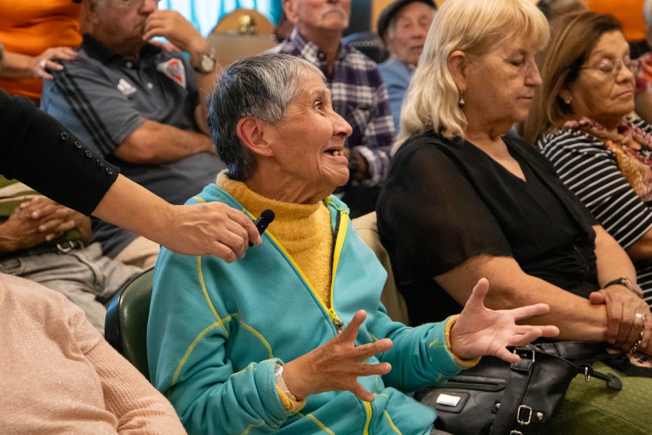 Adultos mayores participaron de una jornada de cine-debate por el Día de la Mujer