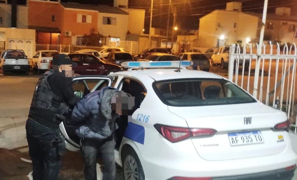 Aprehendieron a un joven por daños y amenazas a su madre en el Barrio Américas
