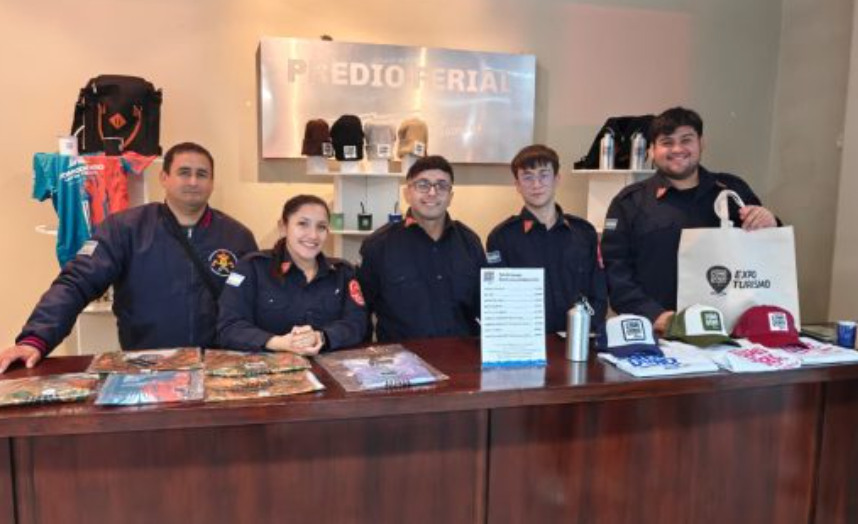 Bomberos voluntarios en Comodoro: remeras, mates y gorras que salvan vidas
