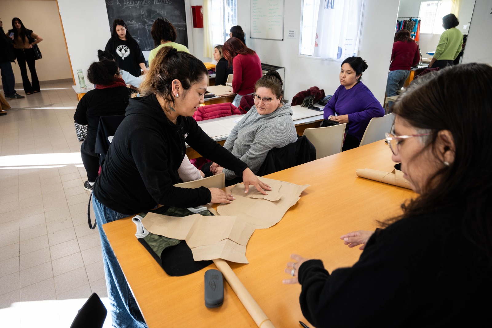 Comenzó el taller “Abrigando Patitas” en el Centro de Promoción Laboral