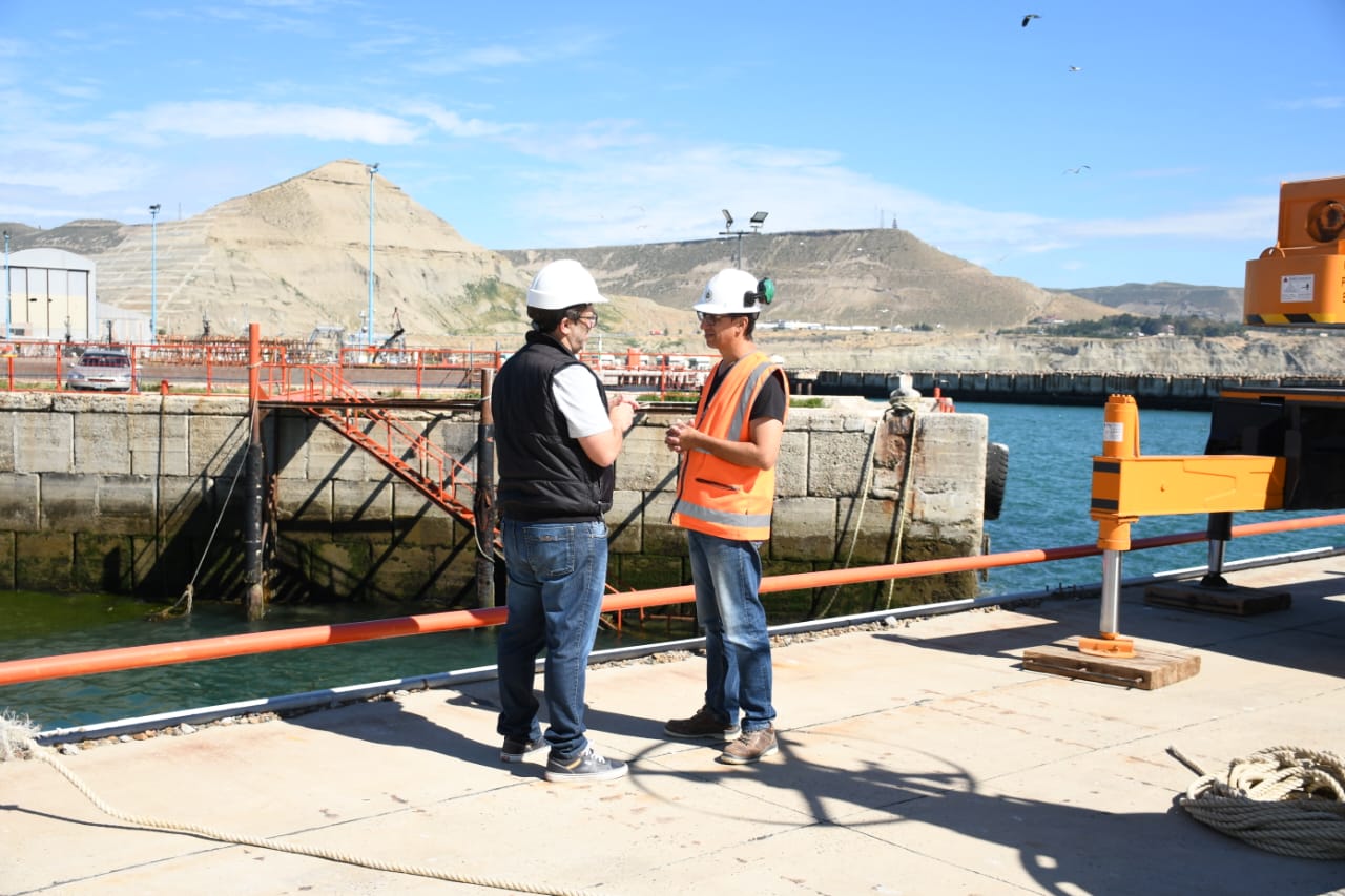 Comodoro avanza en la investigación marina con la boya oceanográfica