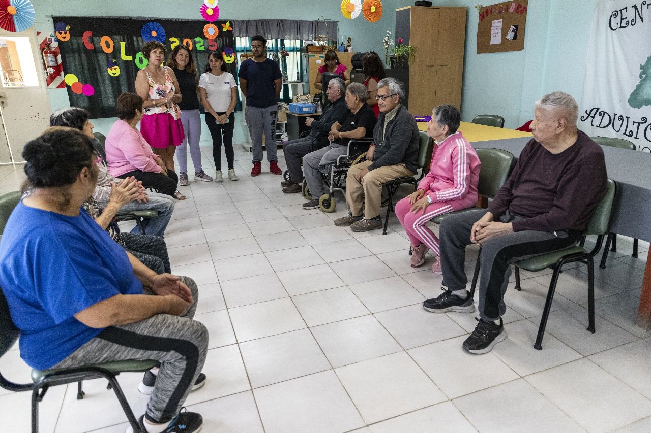 Con alegría, ritmo y color: Comenzaron las colonias de verano para adultos mayores en el Centro de Día de San Martín
