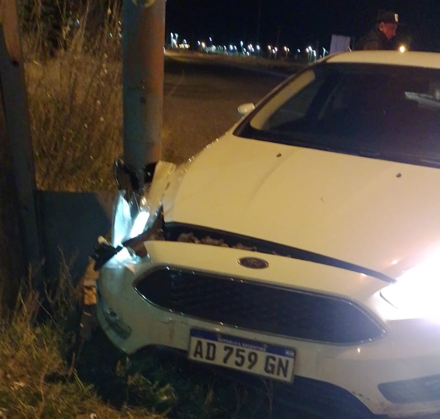 Conductor ebrio chocó contra un poste en Ruta 39: no hubo heridos pero sí múltiples infracciones