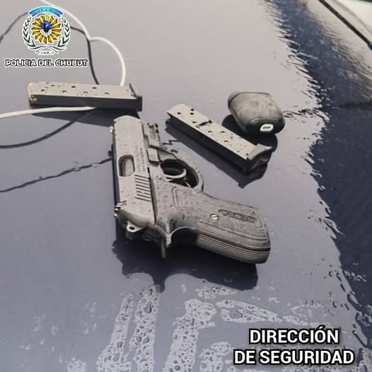 Detienen a dos hombres tras agresión en un comercio: uno portaba un arma de fuego