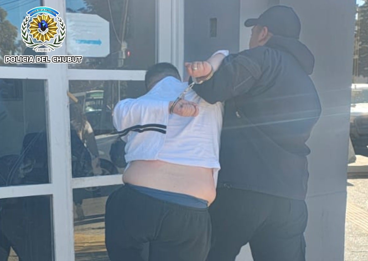 Detuvieron a un hombre por provocar incidentes en la Avenida Rivadavia de Comodoro Rivadavia