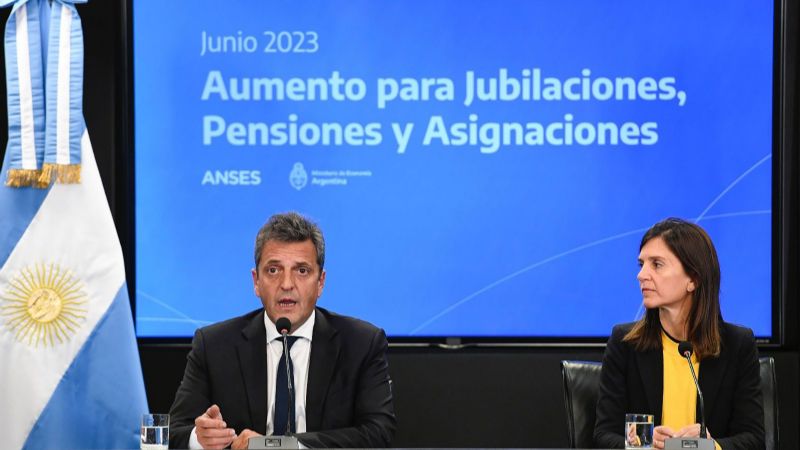 El Gobierno anunció aumento y bono para jubilados