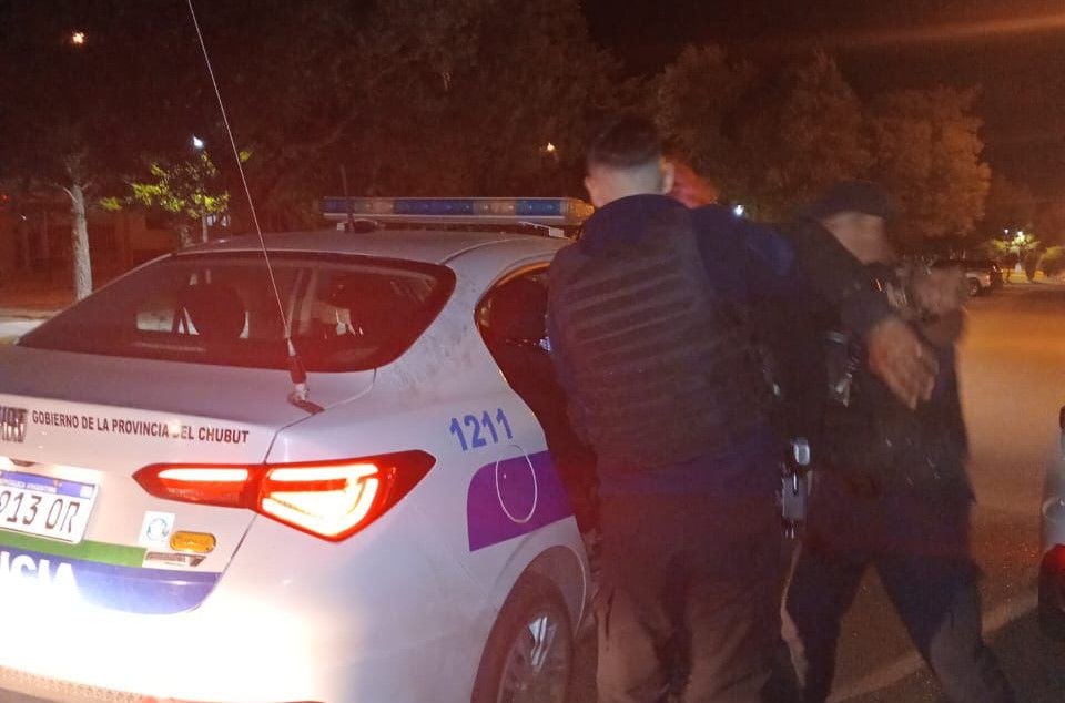 Intento de hurto en Comodoro: detienen a un hombre tras arrebatar un celular