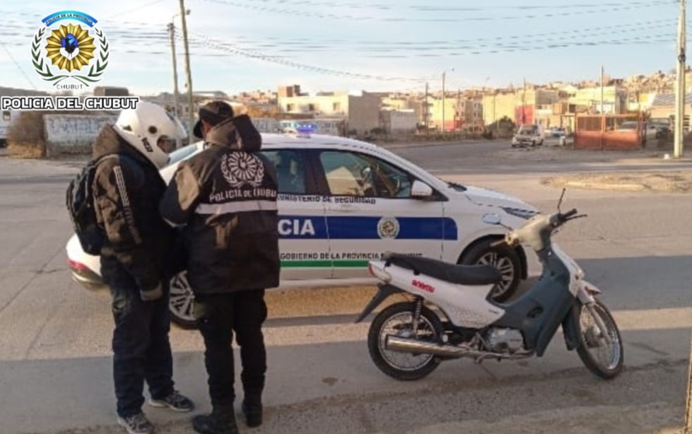 Intento de robo a motociclista en pleno día terminó con un detenido en Comodoro Rivadavia