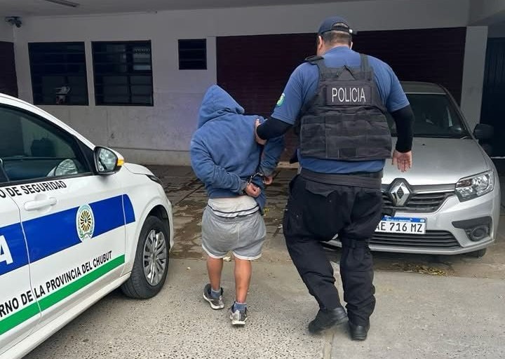Intento de robo a un vehículo fue frustrado por la policía en Comodoro Rivadavia