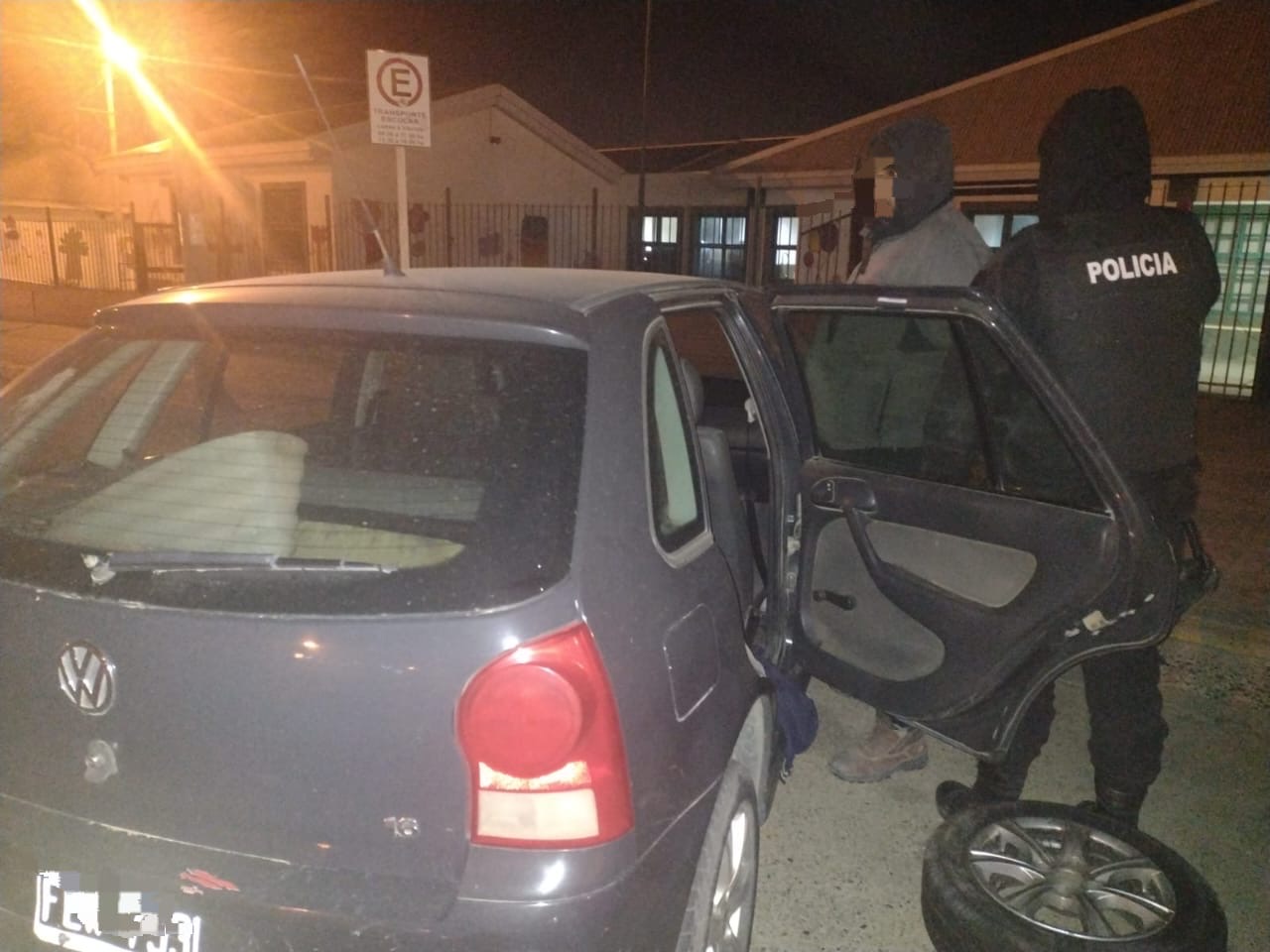 Intento de robo en barrio Industrial: un hombre fue sorprendido con una rueda robada y quedó detenido