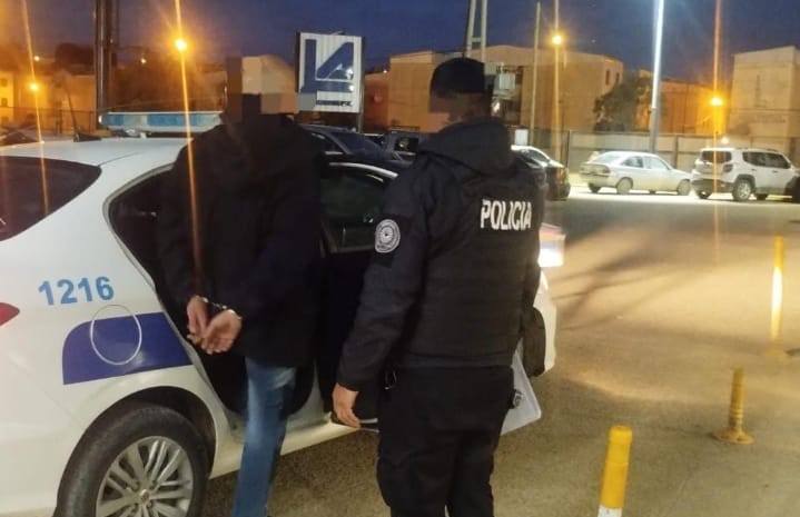 Intentó llevarse fiambre y aceite por casi $50 mil y fue detenido en un supermercado