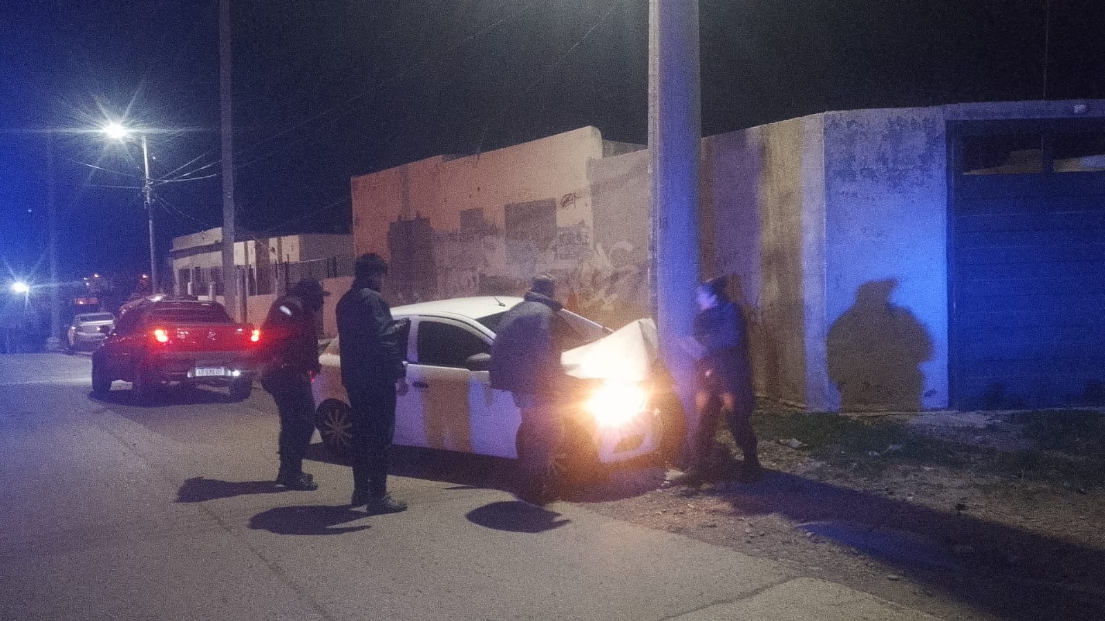 Joven impactó contra un poste de luz en la zona sur: dio positivo en el test de alcoholemia