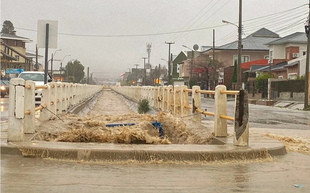 Nueva alerta por lluvias en Comodoro: recomendaciones y teléfonos de emergencia