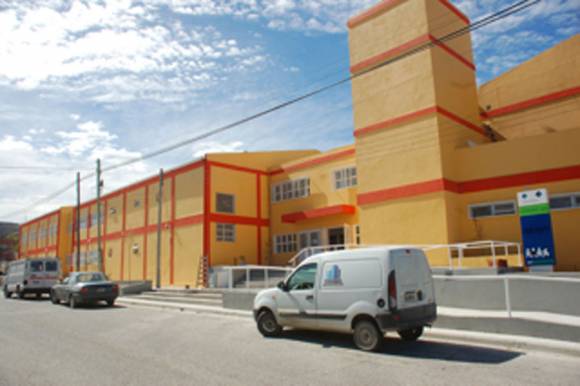 Padres reclaman falta de información tras amenaza de tiroteo en la Escuela N° 745
