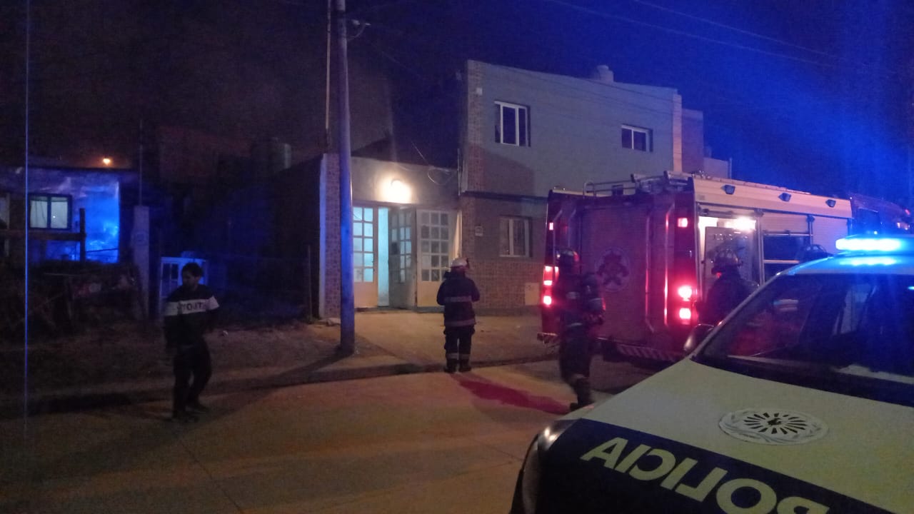 Rápida intervención evitó daños mayores en incendio de vivienda en barrio Máximo Andrés