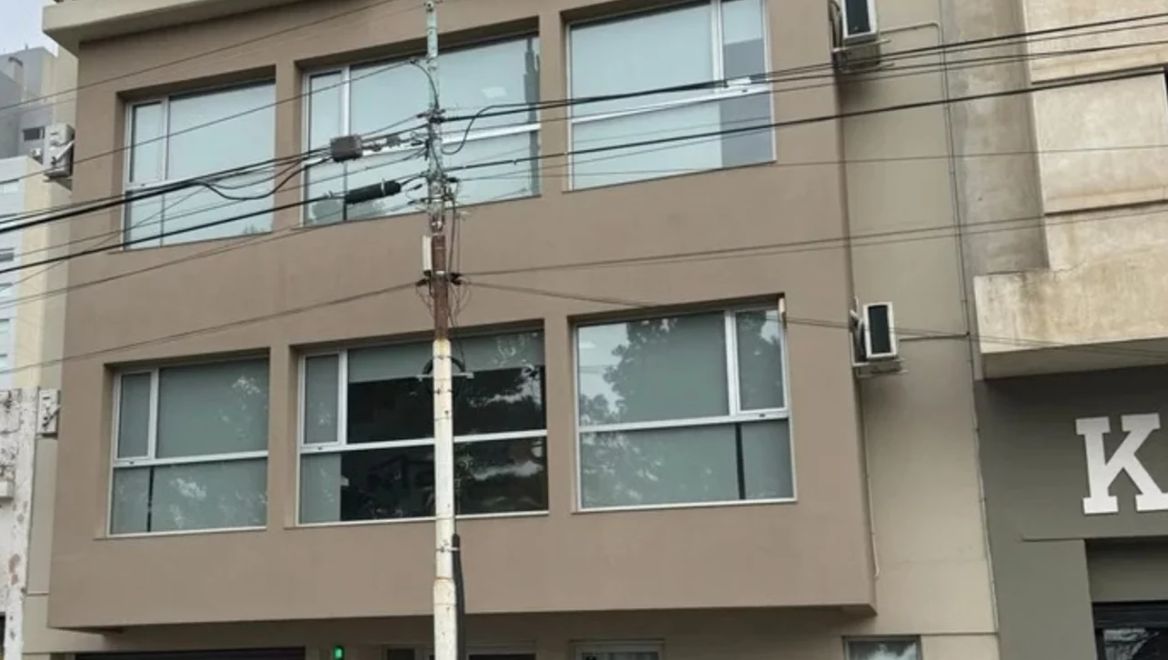 Robaron una caja fuerte con llave original y se llevaron una suma millonaria en pleno centro de Comodoro