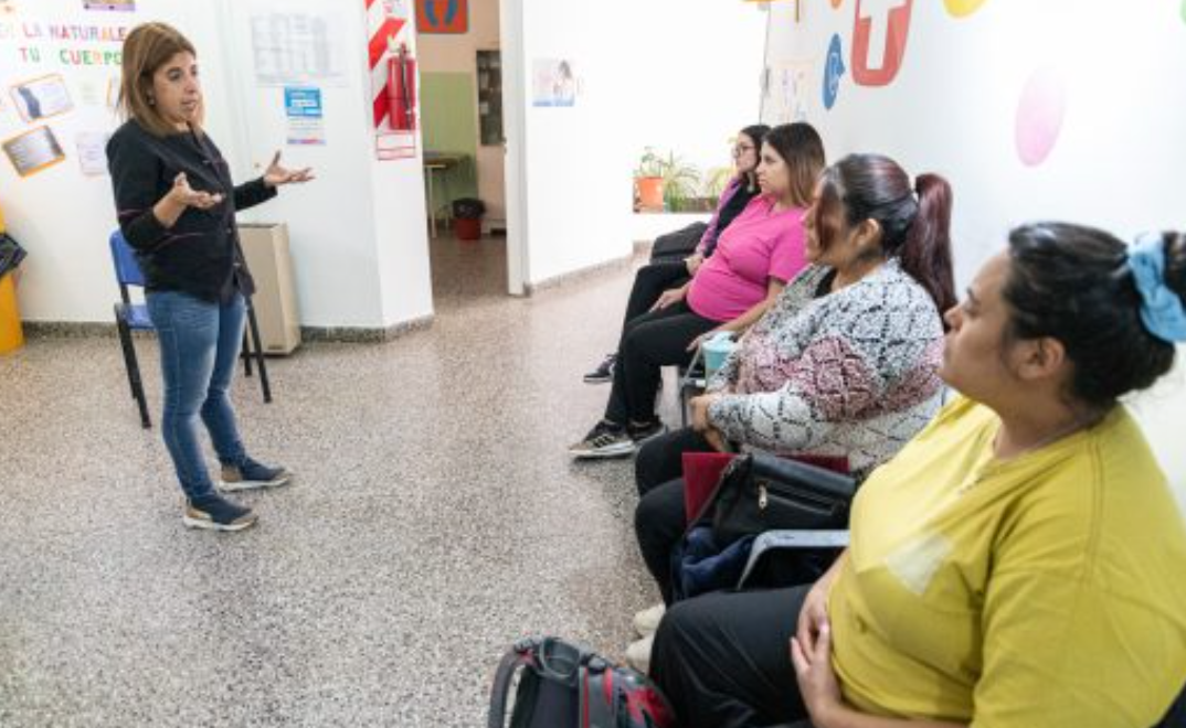 Salud Materno-Infantil en Acción: &quot;Preparándonos para Nacer&quot; Desembarca en Isidro Quiroga