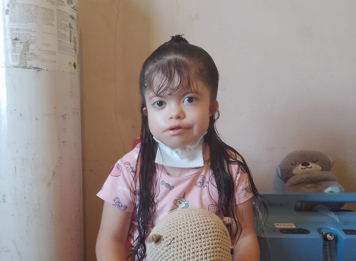 “Solo quiero lo que le corresponde a mi hija”: una madre de Comodoro reclama por demoras en la cobertura médica de Ámbar