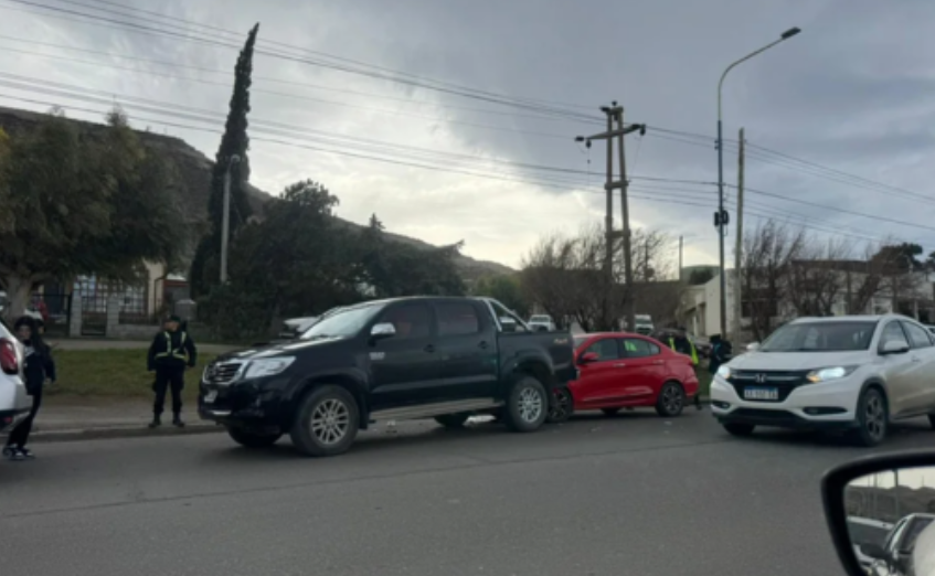 Tráfico colapsado en Km 3 por choque múltiple: milagro sin heridos