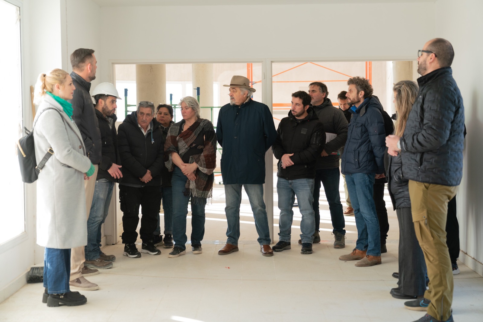 Tras la reactivación de la construcción, Othar recorrió la obra del Centro de Encuentro Zona Sur