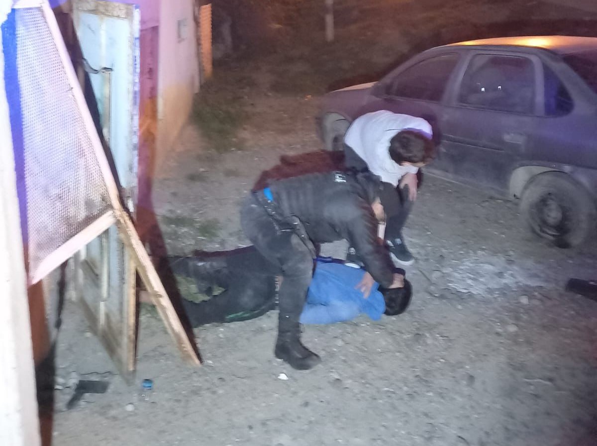 Un hombre es detenido tras intentar robar elementos de una camioneta en Máximo Abásolo