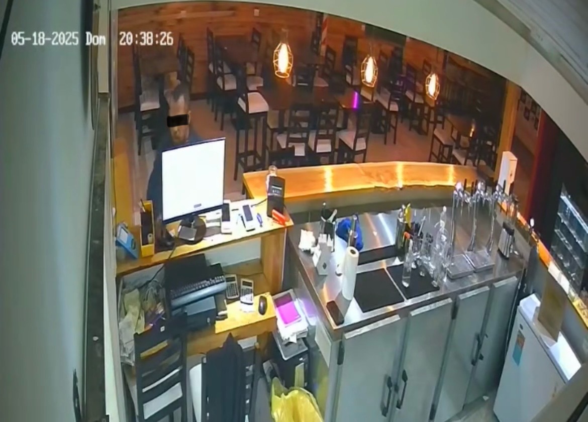 Un hombre robó un celular mientras le preparaban una vianda en un restobar de Comodoro Rivadavia