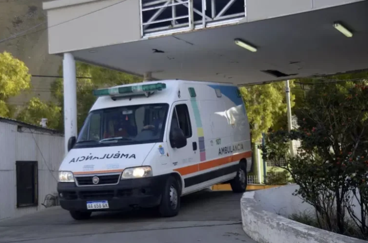 Un peatón fue embestido por una camioneta en barrio Abásolo y trasladado al hospital