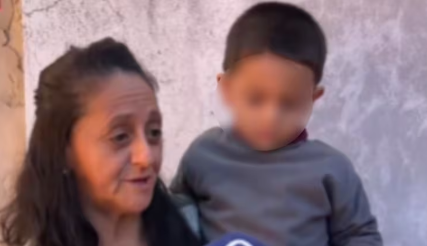 Usaron los datos de su hijo de dos años para sacar a otro niño del país
