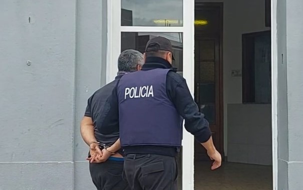 Violento episodio en pleno centro de Comodoro: hombre agredió a empleados de un local y amenazó de muerte a la encargada